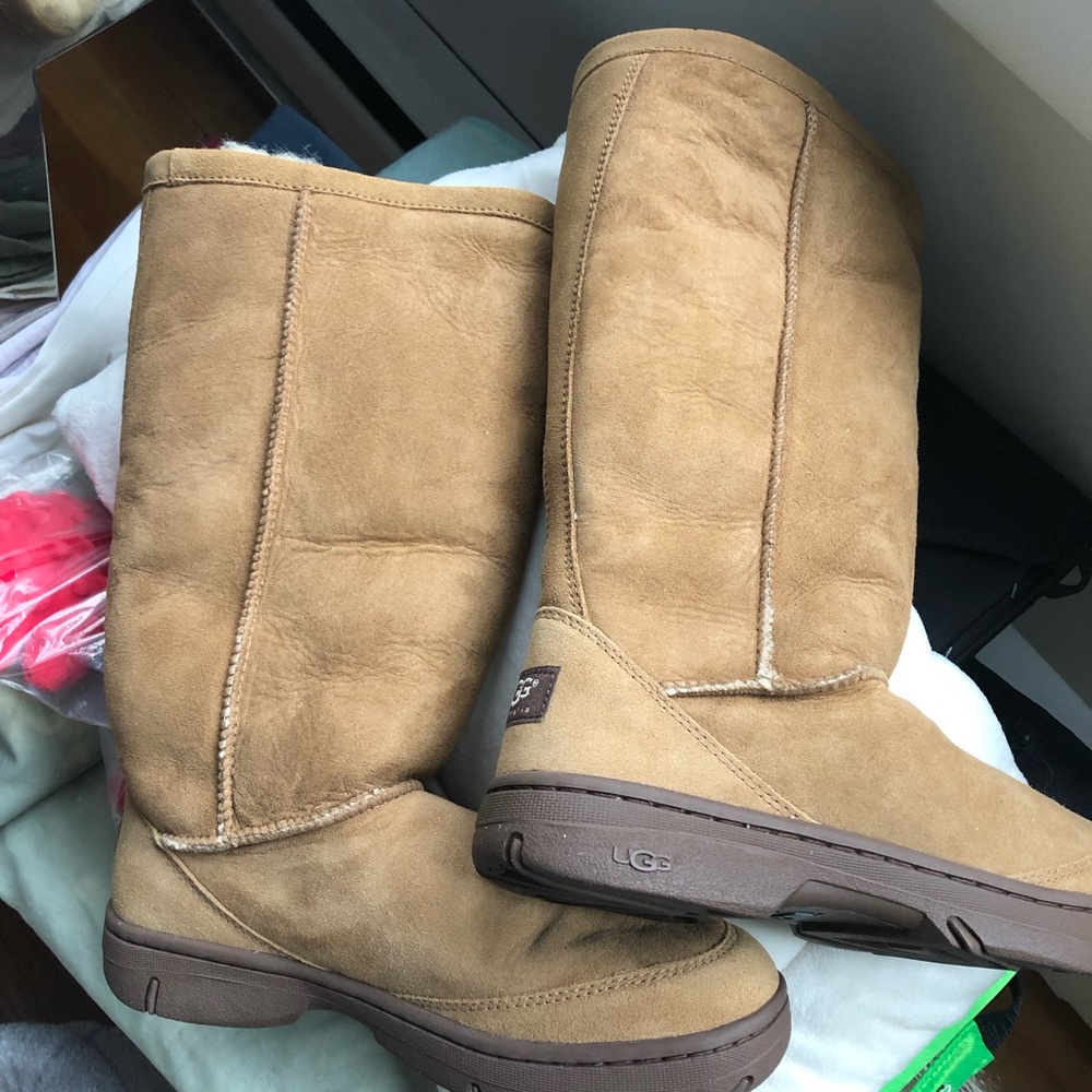 NWT UGH Chestnut Tall II Shearling-Lined Winter Boots size 9